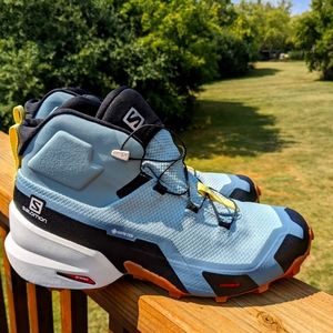 Sold.Salomon cross hike mid GTX women size 9 us